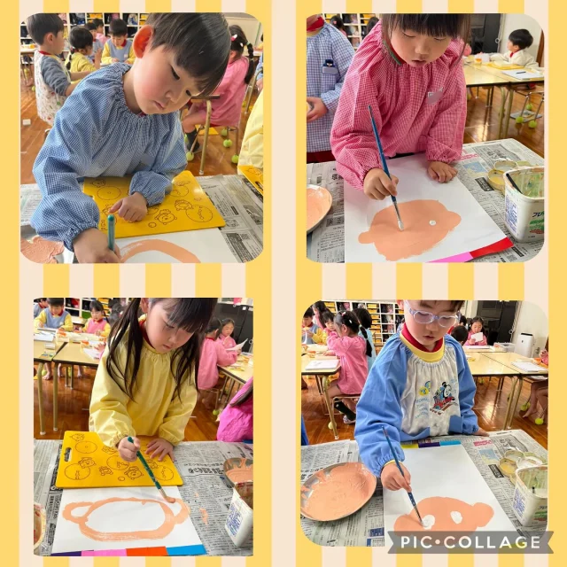 【年長　製作&給食】
今日はある人にプレゼントを作りました。
どんな形だったっけ？と大好きな人の顔を思い浮かべながら一生懸命描いたり、周りを可愛く飾ったりしましたよ✨
楽しみにしていてくださいね♪

また、新しいクラスになって1週間が経ちました。
最初はドキドキしていたお友達も、楽しくお話ししながら給食を食べている様子が見られましたよ！
これからもクラスのお友達や先生と楽しく過ごしましょうね☺️

#淡水幼稚園
#たんすいようちえん
＃幼稚園
#保育園
#たんすい保育園
#たんすい和白保育園
#たんすい
#tansui #tansuiyouchien
#福岡市博多区
#fukuoka #kindergarten
#年長組
#お絵描き
#給食