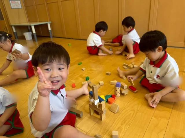 【はな組】

暑さは続いていますが、室内遊びをして毎日元気に楽しく過ごしているはな組🌼

おもちゃの貸し借りもお互いの気持ちを伝え合って出来るようにもなってきています！！

友達同士の関わりも増え、仲間意識が高まってきました！
運動会に向けての練習もみんなで力を合わせて頑張るぞ💪

#淡水幼稚園
#たんすいようちえん
#幼稚園
#保育園
#たんすい保育園
#たんすい和白保育園
#たんすいfamilia保育園
#tansui
#tansuiyouchien
#福岡市博多区
#fukuoka
#kindergarten
#たんすいケアルーム
#病児病後児保育
#児童発達支援事業所
#たんすいWAYルーム
#2歳児
