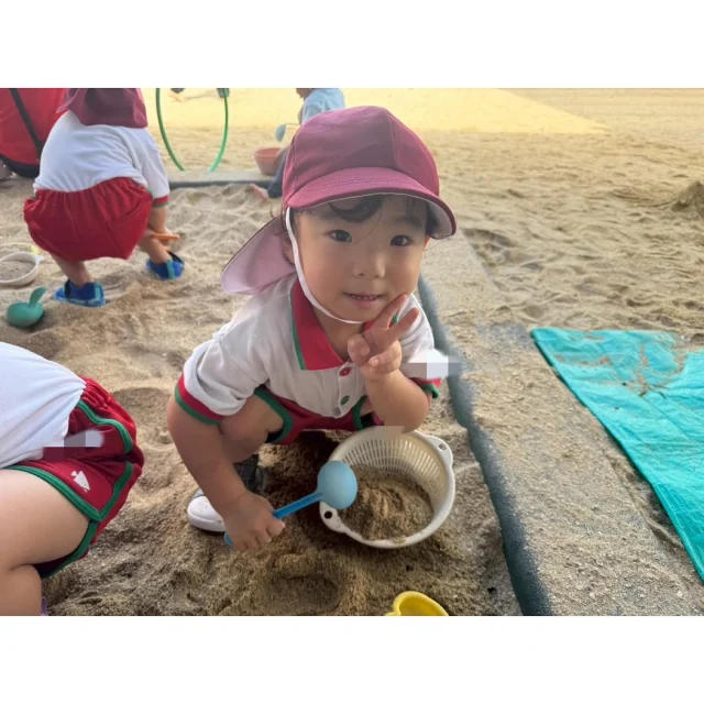 【楽しいことが沢山！はな組】

暑さも和らぎ、過ごしやすい季節になってきましたね🍃

涼しくなってきたので、お外遊びも元気いっぱい楽しんでいますよ！😊
お部屋の中でも、絵本を読んだり粘土遊びをしたり、お兄さんお姉さんと手を繋いで秋祭りに参加したり…毎日楽しく過ごしていますよ💞💞
持ち帰ったチョコバナナやジュースでお家でも遊んでみてくださいね✨️

#淡水幼稚園
#たんすいようちえん
#幼稚園
#保育園
#たんすい保育園
#たんすい和白保育園
#たんすいfamilia保育園
#tansui
#tansuiyouchien
#福岡市博多区
#fukuoka #kindergarten
#たんすいケアルーム
#病児病後児保育
#児童発達支援事業所
#たんすいWAYルーム
#淡水さわら幼稚園
#はな組
#2歳児
#絵本
#粘土遊び
#秋祭り
#外遊び