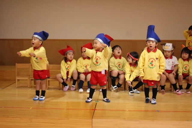 【発表会練習🌱はな組】
発表会まで残り3週間となりましたね✨️
はな組さんは、発表会にむけて、楽しみながら練習を頑張っていますよ😊

「おうちの人に早く見せたいな❤️」 「発表会楽しみだな❤️」と発表会が待ち遠しい様子のはな組さん❁⃘
歌を歌ったり、踊ったり、大きなステージで台詞を言ったり…
発表会当日を、楽しみにしていてくださいね🔅🔅

#淡水幼稚園
#たんすいようちえん
#幼稚園
#保育園
#たんすい保育園
#たんすい和白保育園
#たんすいfamilia保育園
#tansui 
#tansuiyouchien
#福岡市博多区 
#fukuoka 
#kindergarten
#たんすいケアルーム
#病児病後児保育
#児童発達支援事業所
#たんすいWAYルーム
#はな組
#2歳児
#発表会
#劇遊び
#砂場遊び
#戸外遊び